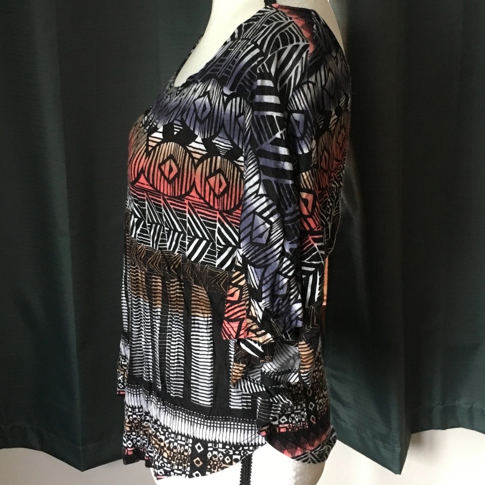 Geometric Batwing Tee - Picture 2 of 4